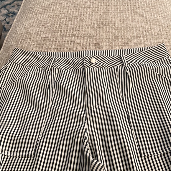 Shein Black and White wide leg, stripped slacks - Picture 2 of 8